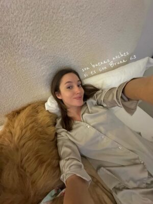 Brenda Di Aloy Instagram - Una selfie y un carrusel con los highlights de mis últimos días para pasar a decirles hola🎠✨
Y que Dios es muy fiel❤️🔥❤️🔥❤️🔥