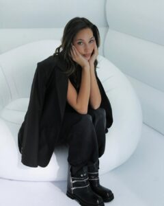 Brenda Di Aloy Most Liked Photos and Posts