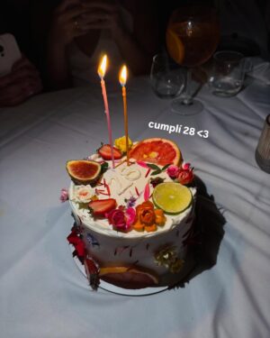 Brenda Di Aloy Instagram - Gracias por creer en mí aun cuando te he fallado. Y por confiarme tanto más de lo que habría soñado para mí ❤️🩹
Gracias Jesús por esta primera mitad de año. Que rápido vuela el tiempo y cuantas son tus sorpresas y mimos. Vaya todo bien o parezca estar en una tormenta, vos sos simple fiel.