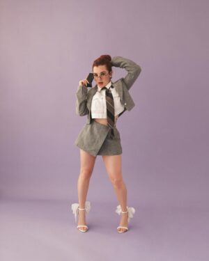 Brigitte Bozzo Instagram - Verte bailando se va a caer el cieloooo….. 💜💜💜
.
.
By: @joseindart 
Stylist: @pitufinalau @laustyling 
Makeup: @aleromua