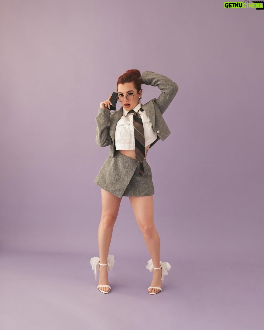 Brigitte Bozzo - 637.3K Likes - Verte bailando se va a caer el cieloooo….. 💜💜💜
.
.
By: @joseindart 
Stylist: @pitufinalau @laustyling 
Makeup: @aleromua