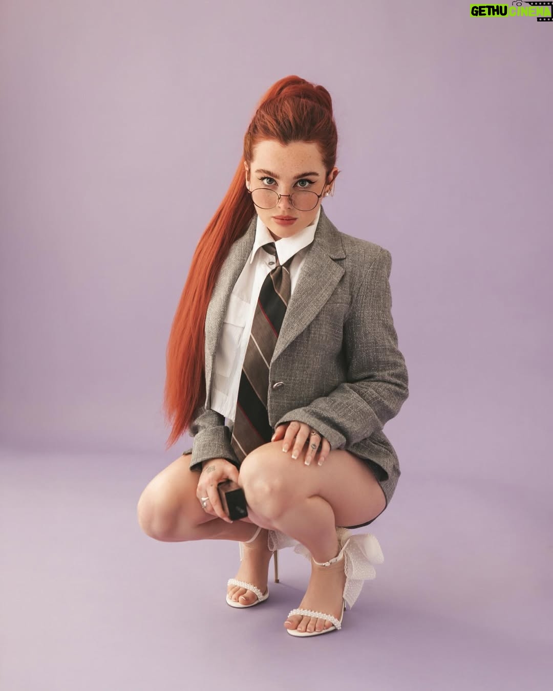 Brigitte Bozzo - 637.3K Likes - Verte bailando se va a caer el cieloooo….. 💜💜💜
.
.
By: @joseindart 
Stylist: @pitufinalau @laustyling 
Makeup: @aleromua