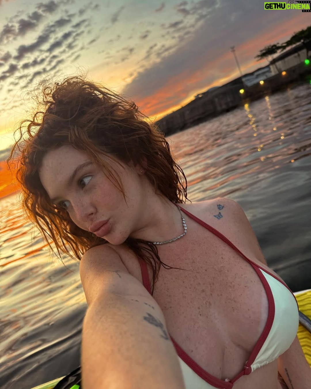 Brigitte Bozzo - 433.7K Likes - Ese maravilloso día fui a la playa a las 3:40 de la mañana en Brasil para ver este amanecer tan bello.🇧🇷🤎 
2025 lleno de belleza y de muchas oportunidades, hay que aprender a ser tan fascinante como las maravillas del mundo y se nos olvida que venimos de esta creación y creamos cosas bellas también. ✨