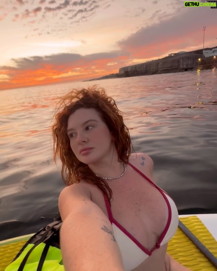 Brigitte Bozzo - 433.7K Likes - Ese maravilloso día fui a la playa a las 3:40 de la mañana en Brasil para ver este amanecer tan bello.🇧🇷🤎 
2025 lleno de belleza y de muchas oportunidades, hay que aprender a ser tan fascinante como las maravillas del mundo y se nos olvida que venimos de esta creación y creamos cosas bellas también. ✨