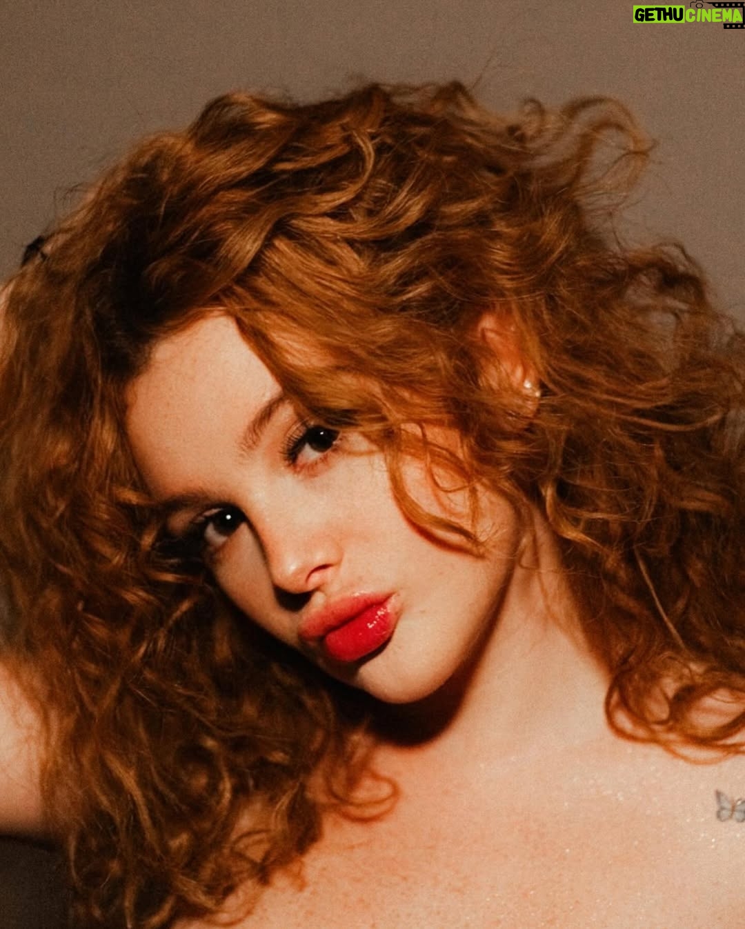 Brigitte Bozzo - 391.2K Likes - FELINOS,🧡🦁

No tengo palabras para expresar mi gratitud por el increíble apoyo que me han brindado durante mi tiempo en *La Casa de los Famosos*. Gracias a ustedes he llegado hasta aquí, y no podría estar más agradecida por la confianza que han depositado en mi talento, en mi esencia y en mi locura. 
No nos rindamos, sigamos dando lo mejor de nosotros y luchando juntos. Su apoyo significa el mundo para mí.

Quiero agradecer profundamente a todos mis amigos, a mi familia y a cada uno de ustedes por estar siempre presentes en este viaje, con todas sus dificultades y altibajos. Su presencia y ánimo han sido una fuente de fortaleza constante.

Les mando un beso a cada uno de ustedes y les agradezco de verdad por estar siempre a mi lado.
