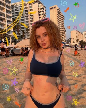 Brigitte Bozzo Instagram - 🪽💌👀