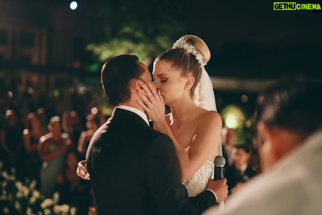 Brunella Horna - 44.9K Likes - Feliz aniversario esposito 🤍
Increíble lo rápido que pasaron estos 2 años. Parece que fue ayer cuando empezamos con los preparativos y en 4 meses tuvimos nuestra boda soñada. Fue mejor de lo que esperábamos, simplemente espectacular. Sigo sin superarlo! 
Mi compañero, mi amigo, mi confidente, mi persona favorita, el que me alegra todos los días, quien siempre me saca una sonrisa hasta en el peor momento, el que siempre me acompaña a mis locas aventuras, el mejor papá … 🤍
Te amo y admiro cada día más 🫶🏼