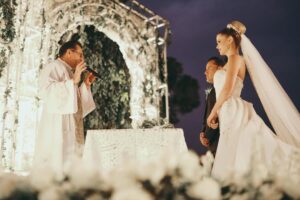 Brunella Horna Instagram - Feliz aniversario esposito 🤍
Increíble lo rápido que pasaron estos 2 años. Parece que fue ayer cuando empezamos con los preparativos y en 4 meses tuvimos nuestra boda soñada. Fue mejor de lo que esperábamos, simplemente espectacular. Sigo sin superarlo!
Mi compañero, mi amigo, mi confidente, mi persona favorita, el que me alegra todos los días, quien siempre me saca una sonrisa hasta en el peor momento, el que siempre me acompaña a mis locas aventuras, el mejor papá … 🤍
Te amo y admiro cada día más 🫶🏼