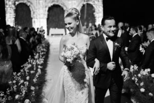 Brunella Horna Instagram - Feliz aniversario esposito 🤍
Increíble lo rápido que pasaron estos 2 años. Parece que fue ayer cuando empezamos con los preparativos y en 4 meses tuvimos nuestra boda soñada. Fue mejor de lo que esperábamos, simplemente espectacular. Sigo sin superarlo!
Mi compañero, mi amigo, mi confidente, mi persona favorita, el que me alegra todos los días, quien siempre me saca una sonrisa hasta en el peor momento, el que siempre me acompaña a mis locas aventuras, el mejor papá … 🤍
Te amo y admiro cada día más 🫶🏼