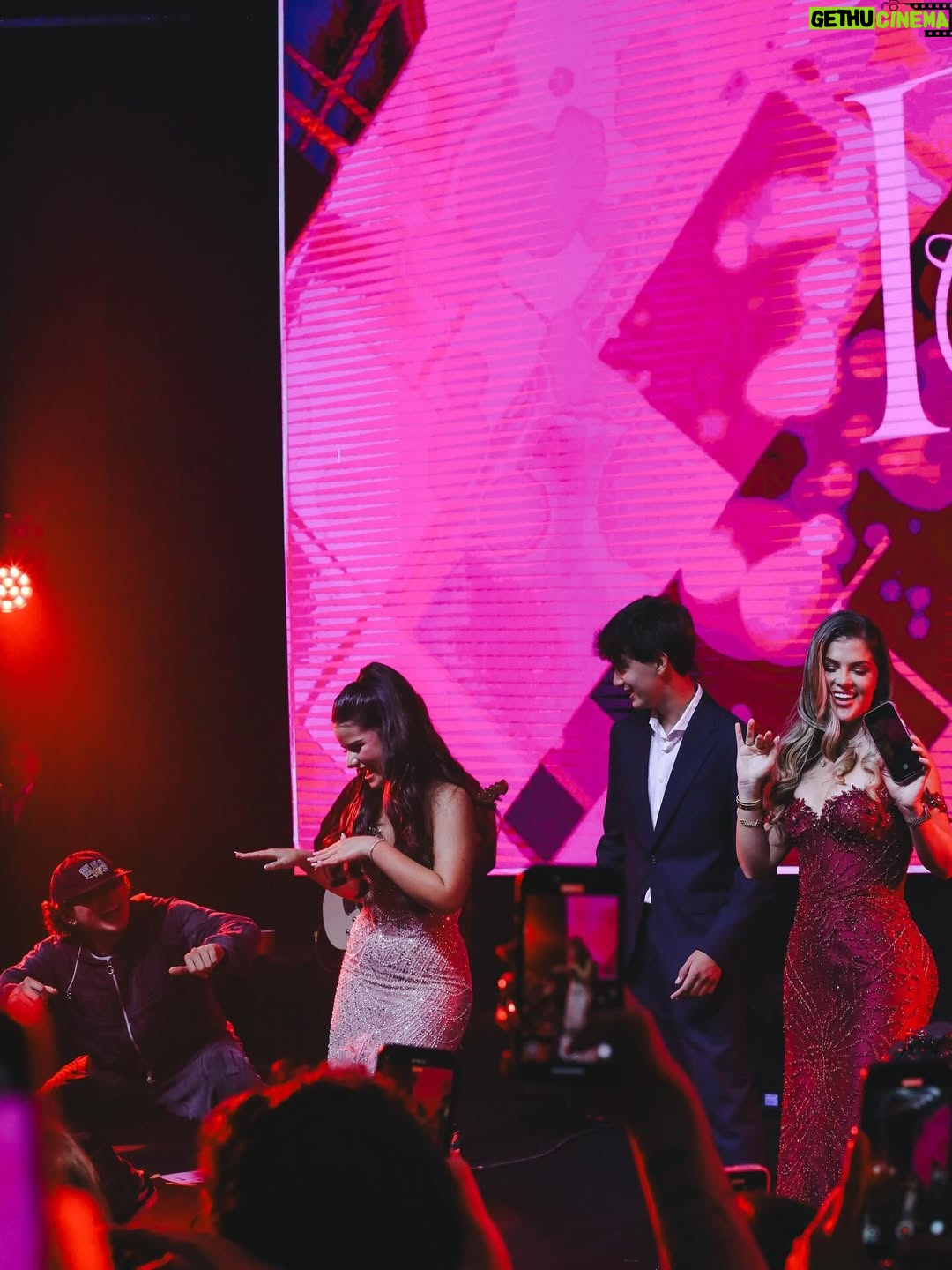 Brunella Horna - 124.9K Likes - Querida Rafa, ayer estuviste radiante. Disfrutaste tu quince de inicio a fin, todos estuvimos felices al verte disfrutar tanto tu día tan esperado 🤍