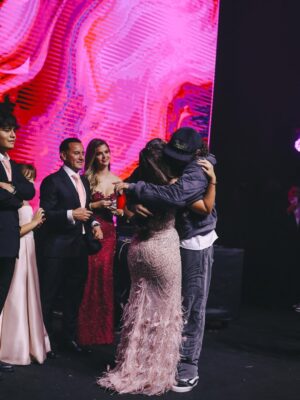 Brunella Horna Instagram - Querida Rafa, ayer estuviste radiante. Disfrutaste tu quince de inicio a fin, todos estuvimos felices al verte disfrutar tanto tu día tan esperado 🤍