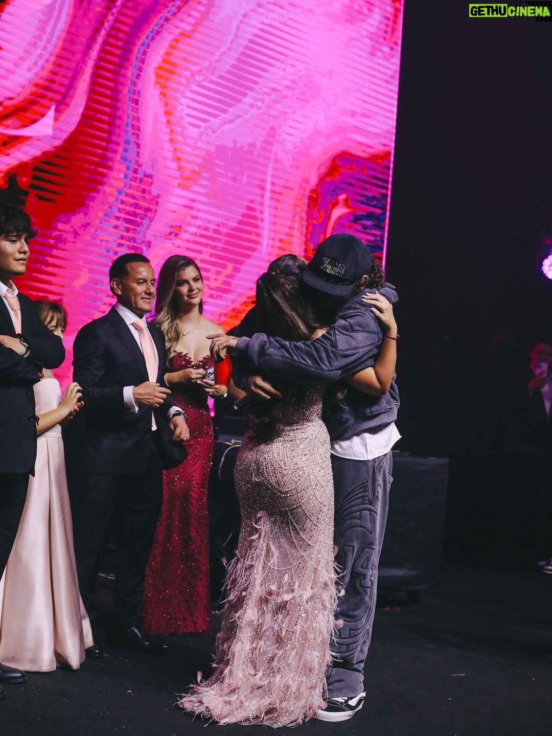 Brunella Horna - 124.9K Likes - Querida Rafa, ayer estuviste radiante. Disfrutaste tu quince de inicio a fin, todos estuvimos felices al verte disfrutar tanto tu día tan esperado 🤍