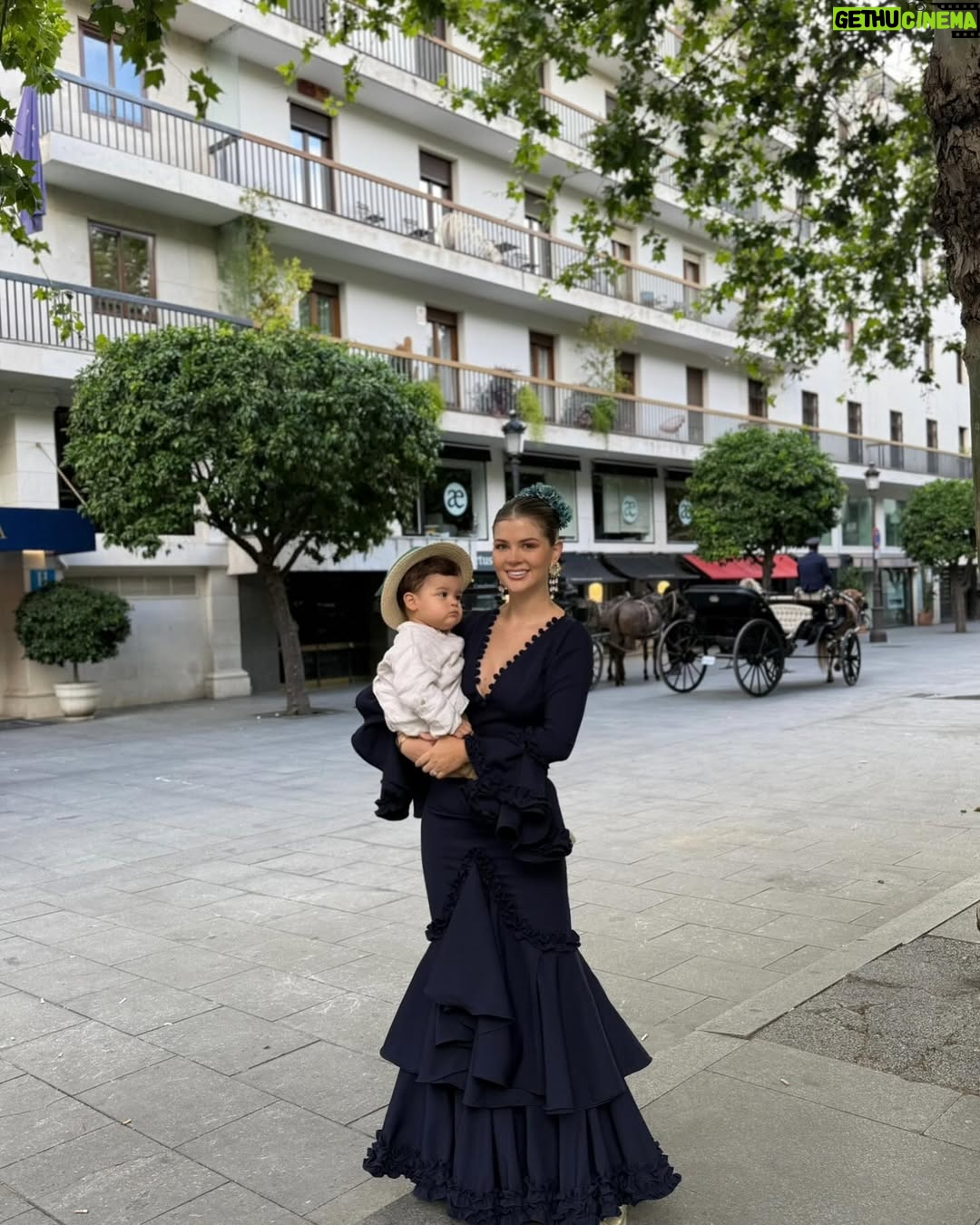 Brunella Horna - 72.8K Likes - Sevilla con mis amores 🤍