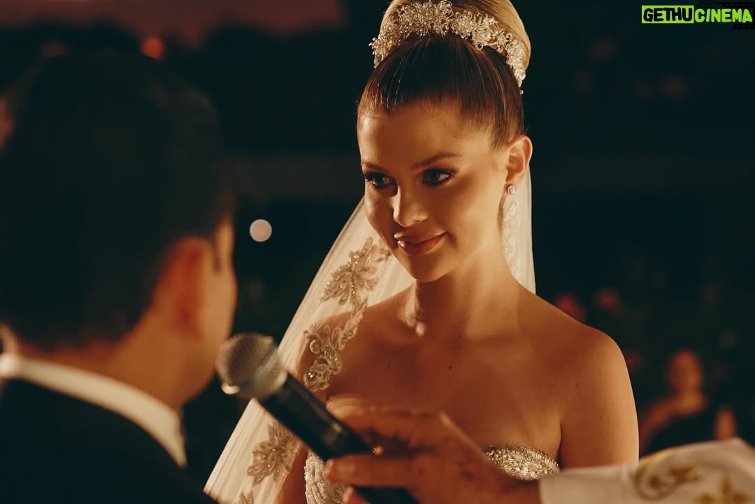 Brunella Horna - 44.9K Likes - Feliz aniversario esposito 🤍
Increíble lo rápido que pasaron estos 2 años. Parece que fue ayer cuando empezamos con los preparativos y en 4 meses tuvimos nuestra boda soñada. Fue mejor de lo que esperábamos, simplemente espectacular. Sigo sin superarlo! 
Mi compañero, mi amigo, mi confidente, mi persona favorita, el que me alegra todos los días, quien siempre me saca una sonrisa hasta en el peor momento, el que siempre me acompaña a mis locas aventuras, el mejor papá … 🤍
Te amo y admiro cada día más 🫶🏼