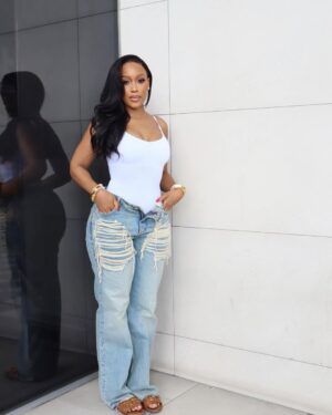 Buhle Samuels Instagram - Slide in…
Hair: @dolcelooks