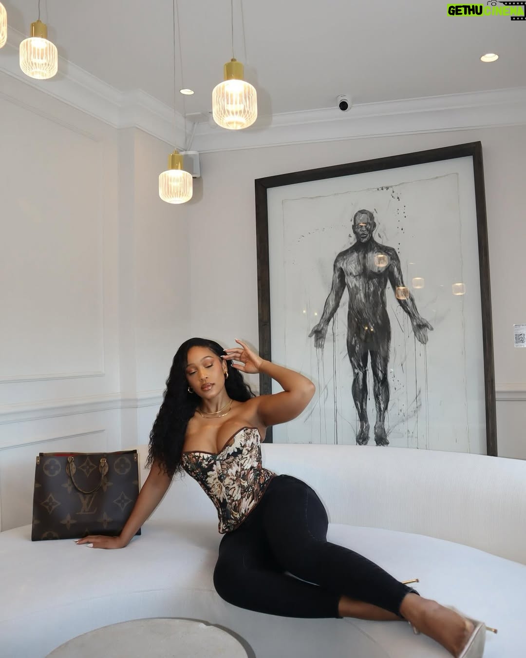 Buhle Samuels - 49.2K Likes - The 4th 
Corset: @bossladydressed