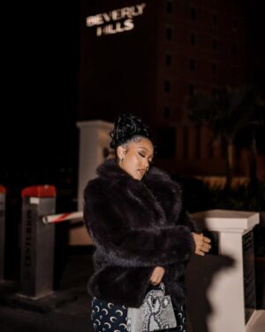 Buhle Samuels Instagram - The 011 in the 031 🤌🏾
📷 @raelsilver_rs
💇🏽♀️ @dolcelooks