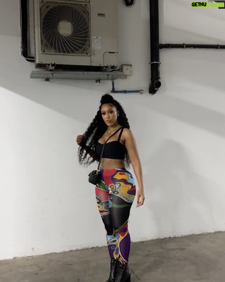 Buhle Samuels - 42.1K Likes - PUCCI ME!