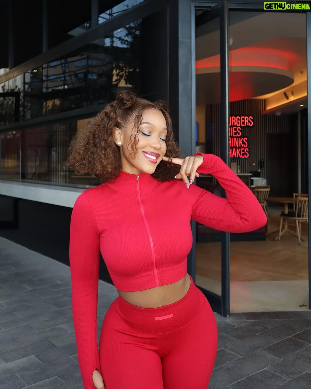 Buhle Samuels - 126.5K Likes - On The Run @FashionNova