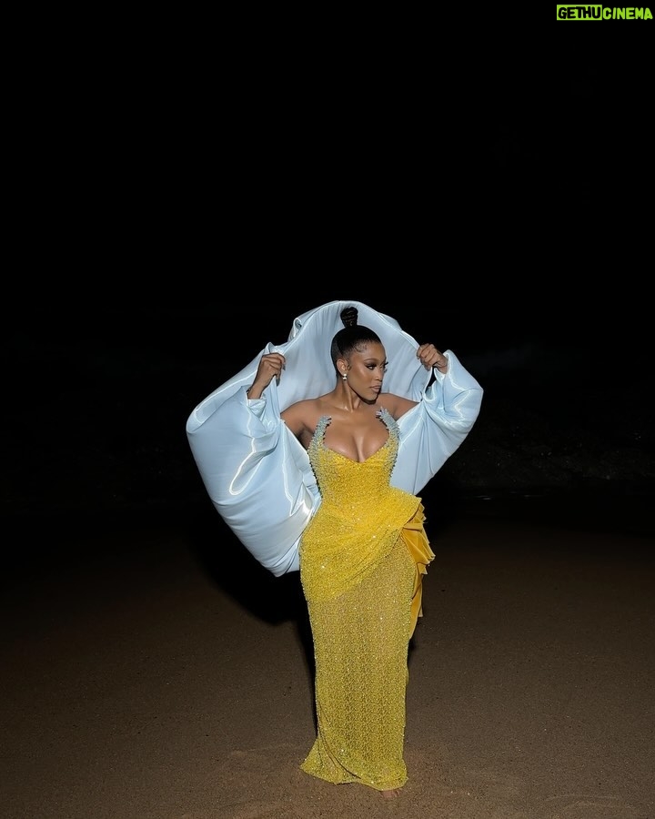 Buhle Samuels - 97.3K Likes - High Tide ⚠️ 🌊 

Dress: @willetdesignscouture 
💇🏽‍♀️ : @dolcelooks
💄 : @queencsbeautybooth 
📷@raelsilver_rs