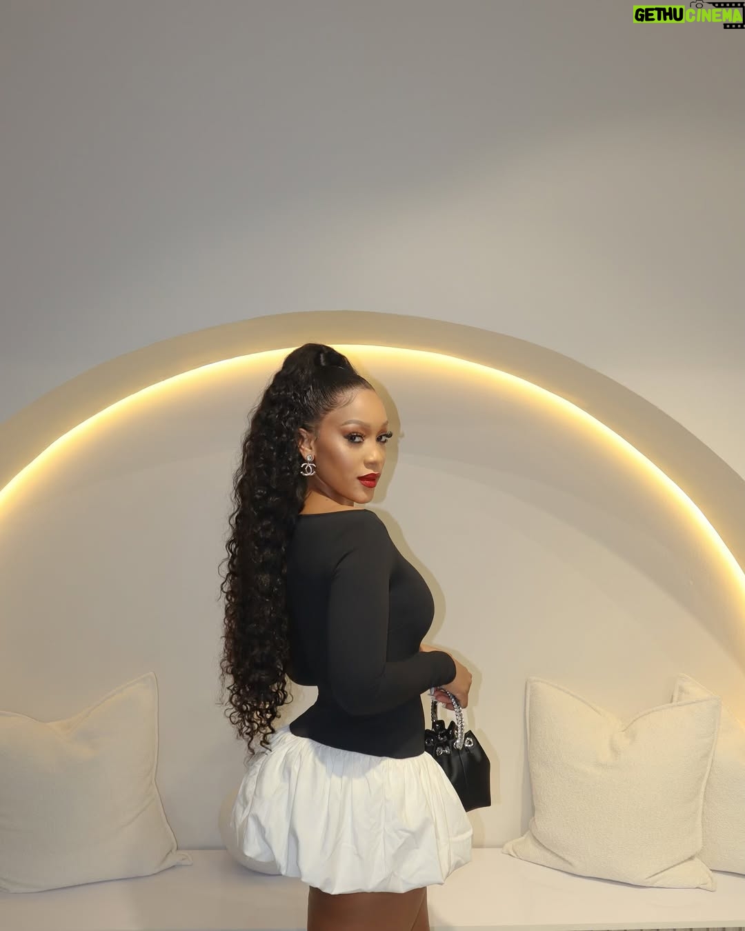 Buhle Samuels - 52.7K Likes - I’m not sorry! 💋 @Fashionnova

🔍 Ember Long Sleeve Boat Neck Bubble Mini Dress
