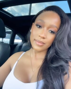 Buhle Samuels Instagram - Slide in…
Hair: @dolcelooks