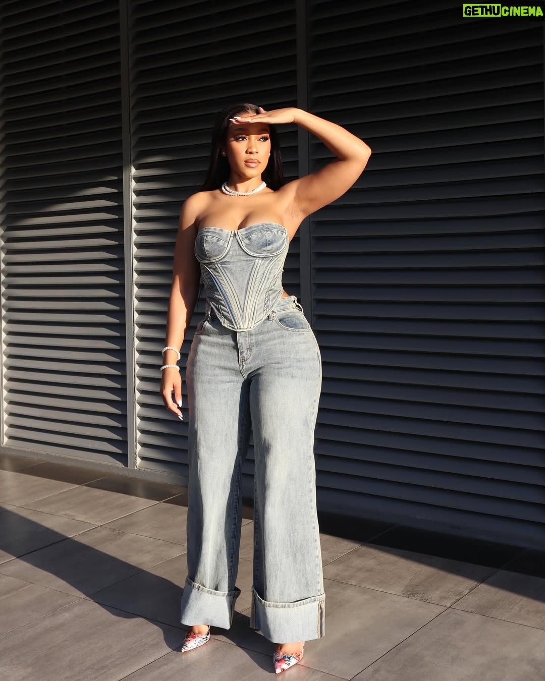 Buhle Samuels - 42.5K Likes - Basic but not Basic… @FashionNova

🔍 Bae For Tonight Denim Corset Top
🔍 It's Clear To See Tinted Stretch Straight Leg Jean
