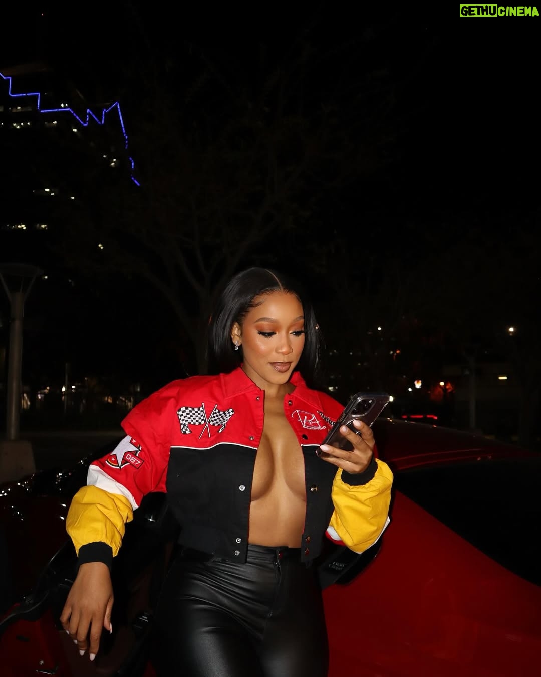 Buhle Samuels - 60.1K Likes - Motorsport 🏁 @FashionNova

🔍  Need For Speed Bomber Jacket
🔍  Sammie High Rise Pants