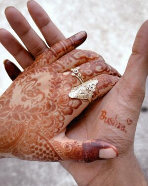 Bushhh Khan Instagram - Mere haath mein tere naam ki mehndi🙈😍 #ibbush