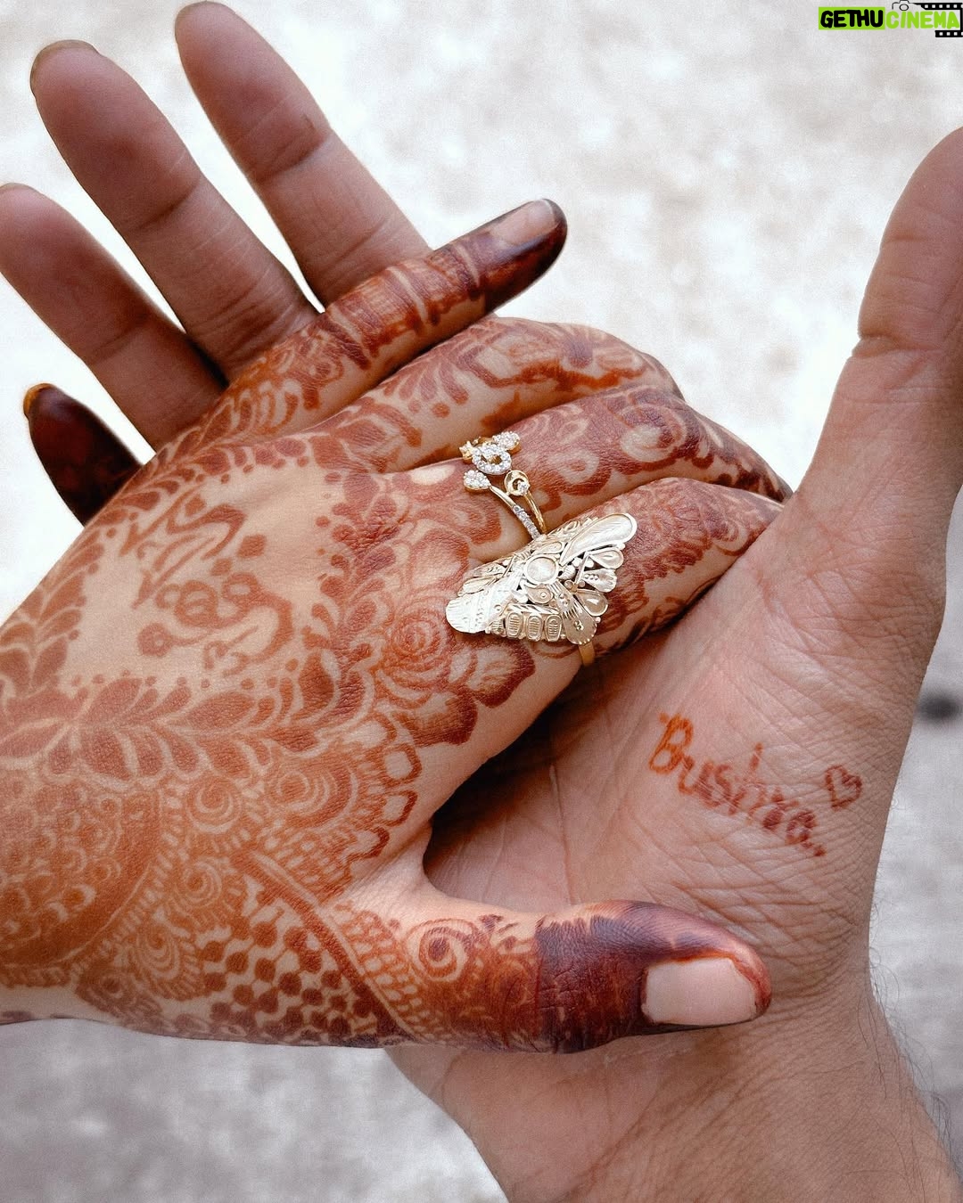 Bushhh Khan - 172.5K Likes - Mere haath mein tere naam ki mehndi🙈😍 #ibbush