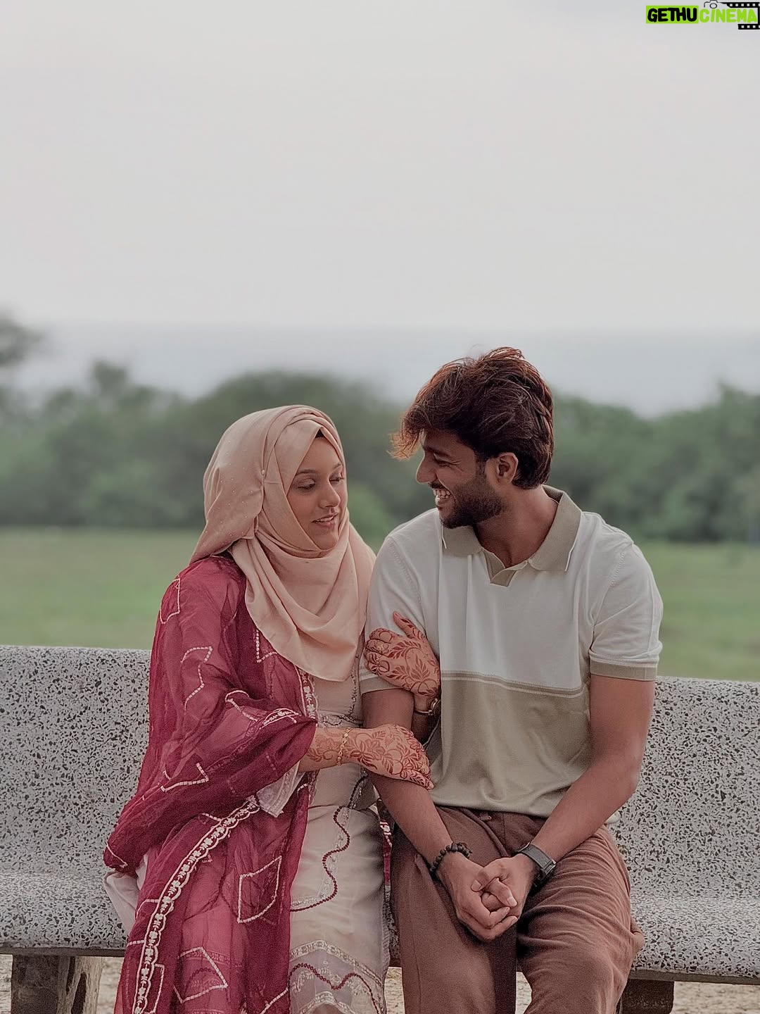 Bushhh Khan - 73K Likes - “Toh nikal padenge apne pahadon ki peeche wali duniya mein, waha nadi kinaare ek chota sa ghar banayenge. Main lakdiya kaat ke launga tu khana banayegi. Sukoon se rahenge.”
.
.
#lailamajnu #ibbush #trending #viral #couplegoals #couples #couple #romantic #love #status #lovestatus #whatsappstatus #explore #explorepage #bushians