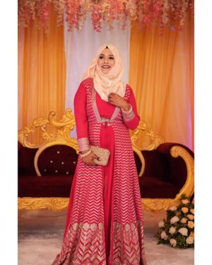 Bushhh Khan Instagram - Mohabbat❤️ #ibbush 
.
.
Outfit design by : @irminfashion