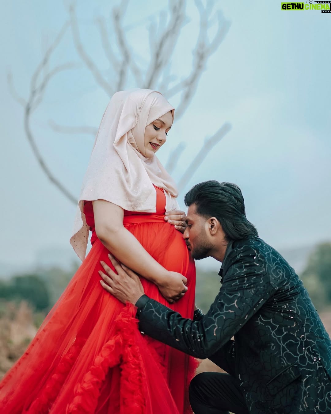 Bushhh Khan - 270K Likes - Our family is growing from two to three ♥️🌍 insha Allah 
.
.
Say Mashallah 🥰 #ibbush
.
📸 : @ms_photography_mumbai
