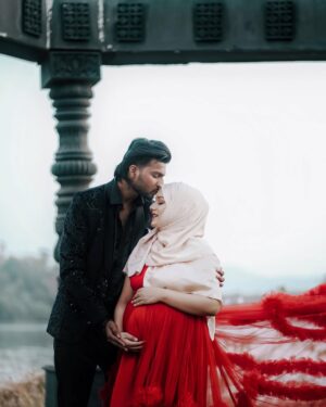 Bushhh Khan Instagram - Our family is growing from two to three ♥️🌍 insha Allah 
.
.
Say Mashallah 🥰 #ibbush
.
📸 : @ms_photography_mumbai