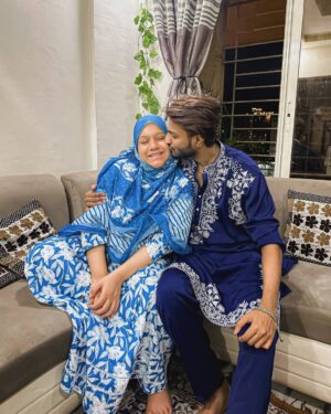 Bushhh Khan Instagram - Roses Are Red & Sky Is Blue 💙 Bu Baby I Love You 😜
.
.
Outfit By @paak.pehnawa.mens 
.
.
#explore #explorepage #exploring #explorer #couples #couple #cutecouple #couplegoals #cute #romantic #islamiccouple #muslims #kurtapajama #kurta #love #fashion #trending #viral #ibbush