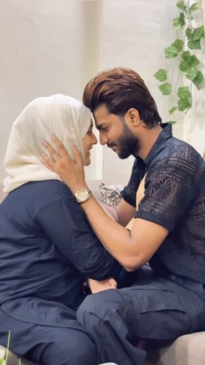 Bushhh Khan Instagram - Tag your love ♥️🌍 #ibbush 
.
#trending #trendingreels #viral #romantic #couple #couplegoals #love #explore #foryou