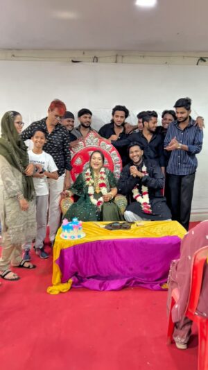 Bushhh Khan Instagram - Guess He Aur She ? ♥️ Alhamdulillah & Mashallah 
.
.
#explorepage #explore #couplegoals #couple #trending #viral #babyshower #baby #reveal #viralvideos #love #ibbush