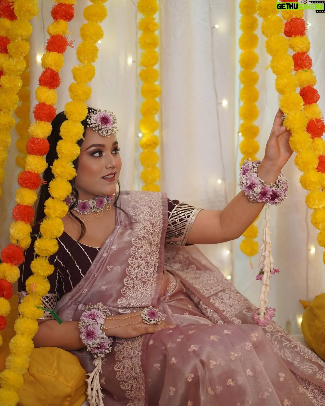 Bushhh Khan - 263.1K Likes - Haldi Day💜
.
.
#ibbushkishadi