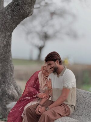 Bushhh Khan Instagram - “Toh nikal padenge apne pahadon ki peeche wali duniya mein, waha nadi kinaare ek chota sa ghar banayenge. Main lakdiya kaat ke launga tu khana banayegi. Sukoon se rahenge.”
.
.
#lailamajnu #ibbush #trending #viral #couplegoals #couples #couple #romantic #love #status #lovestatus #whatsappstatus #explore #explorepage #bushians
