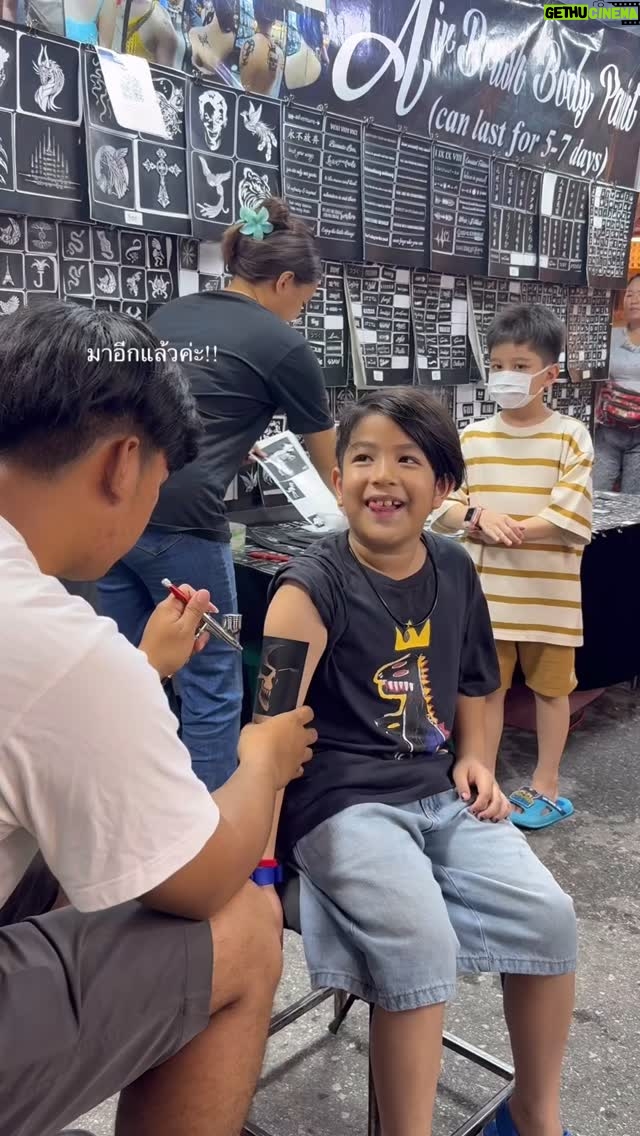 Butsakon Tantiphana - 16.6K Likes - โตขึ้นถ้าไม่ได้เป็นนักบอล ก็น่าจะได้เป็นนักเลงนะครับมะม้าว่าาาาาาาา😅😅😅

#dignehongmanop #phakdibodin 
#HongmanopHome #เปิดบ้านหงษ์มานพ
7years8months22daysold 
@captainpu @dignehongmanop