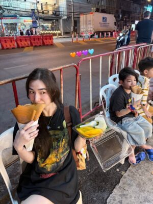 Butsakon Tantiphana Instagram - สักหน่อย เดี๋ยวเค้าจะหาว่าเรามาไม่ถึง 🗿🦪
#dignehongmanop #phakdibodin
#HongmanopHome #เปิดบ้านหงษ์มานพ
7years8months22daysold
@captainpu @dignehongmanop