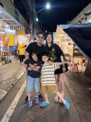 Butsakon Tantiphana Instagram - สักหน่อย เดี๋ยวเค้าจะหาว่าเรามาไม่ถึง 🗿🦪
#dignehongmanop #phakdibodin
#HongmanopHome #เปิดบ้านหงษ์มานพ
7years8months22daysold
@captainpu @dignehongmanop