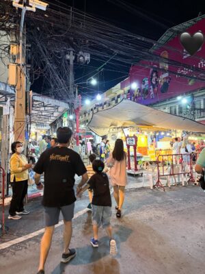 Butsakon Tantiphana Instagram - สักหน่อย เดี๋ยวเค้าจะหาว่าเรามาไม่ถึง 🗿🦪
#dignehongmanop #phakdibodin
#HongmanopHome #เปิดบ้านหงษ์มานพ
7years8months22daysold
@captainpu @dignehongmanop
