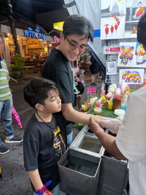 Butsakon Tantiphana Instagram - สักหน่อย เดี๋ยวเค้าจะหาว่าเรามาไม่ถึง 🗿🦪
#dignehongmanop #phakdibodin
#HongmanopHome #เปิดบ้านหงษ์มานพ
7years8months22daysold
@captainpu @dignehongmanop