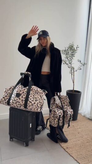 Candela Ruggeri Instagram - Mis indispensables de RB a la hora de viajar š āļø ĀæCuĆ”les son los tuyos?