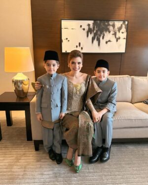 Carissa Putri Instagram - Everything is ready for Kaka Shalva and Akbar’s wedding ceremony 💍💍
Makeup @hepidavid
Songket @rumahtenunofficial