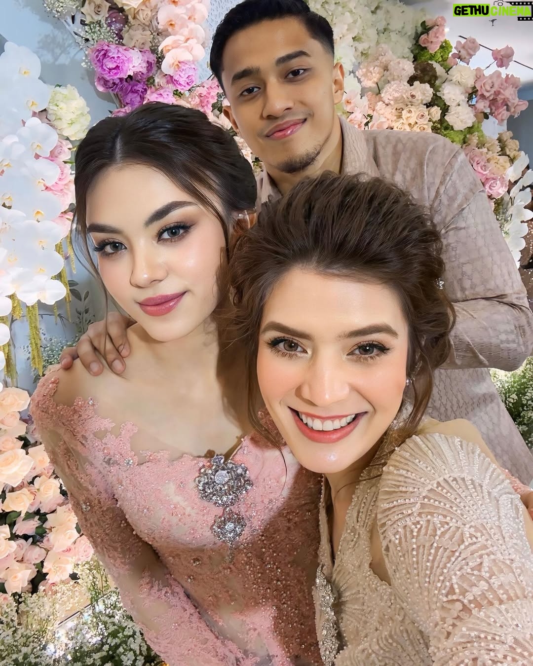 Carissa Putri - 31.3K Likes - Shalva & Akbar’s Engagement Day 💍
Semoga dilancarkan terus sampe pernikahan ya💜
So happy for you guys 🫶🫶