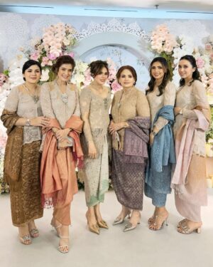 Carissa Putri Instagram - Shalva & Akbar’s Engagement Day 💍
Semoga dilancarkan terus sampe pernikahan ya💜
So happy for you guys 🫶🫶
