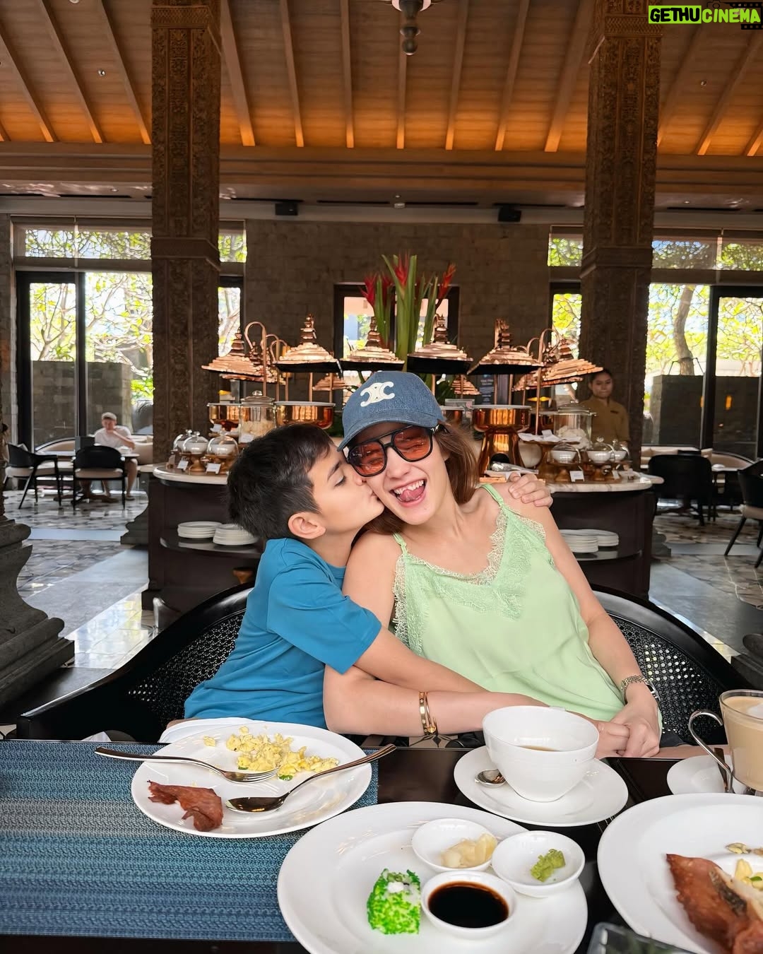 Carissa Putri - 20K Likes - After 13 years of marriage, here come my two incredible boys… Q & Z Alhamdulillah 🥰
Peluk mama terus sampe gede ya 🤗🤗