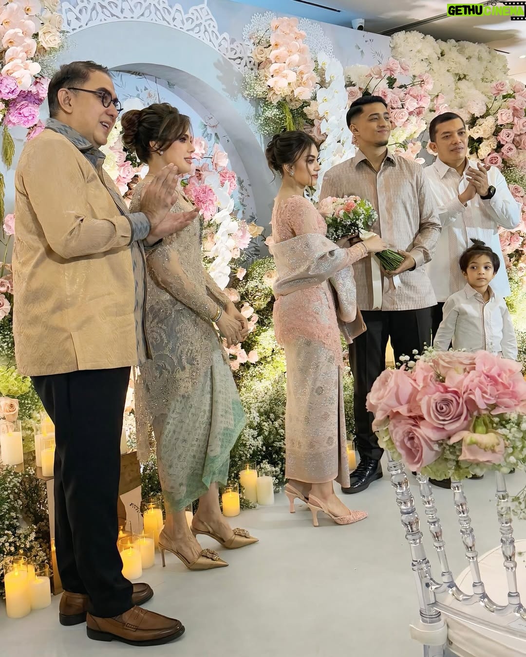 Carissa Putri - 31.3K Likes - Shalva & Akbar’s Engagement Day 💍
Semoga dilancarkan terus sampe pernikahan ya💜
So happy for you guys 🫶🫶